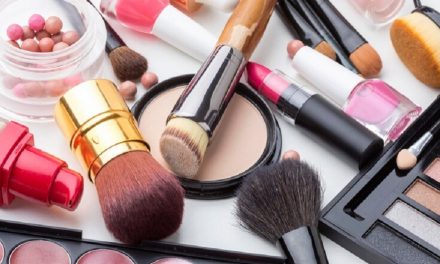 Cosmeticorexia: obsesión por los cosméticos, peligrosa entre jóvenes influenciada por las redes sociales