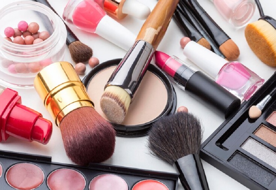 Cosmeticorexia: obsesión por los cosméticos, peligrosa entre jóvenes influenciada por las redes sociales